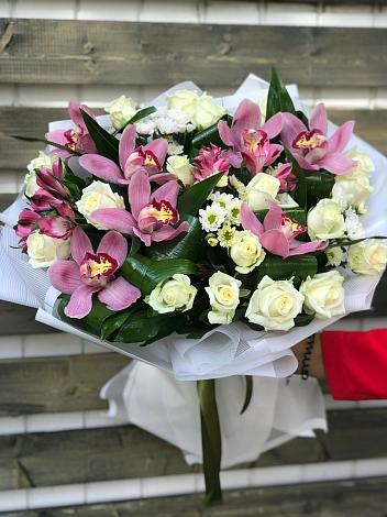 Букет цветов из: Розы и Хризантемы в Сибирском