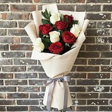 Букет цветов из:  Розы в Сибирском