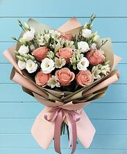 Букет цветов из:  Розы, Альстромерии и Лизиантусы в Сибирском