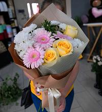 Букет цветов из:  Герберы, Розы и Хризантемы в Сибирском