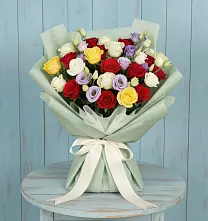 Букет цветов из:  Розы в Сибирском
