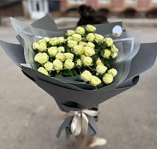 Букет Белые кустовые розы Солинеро в Сибирском