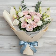 Букет цветов из:  Лизиантусы в Сибирском