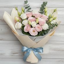 Букет цветов из:  Лизиантусы в Сибирском