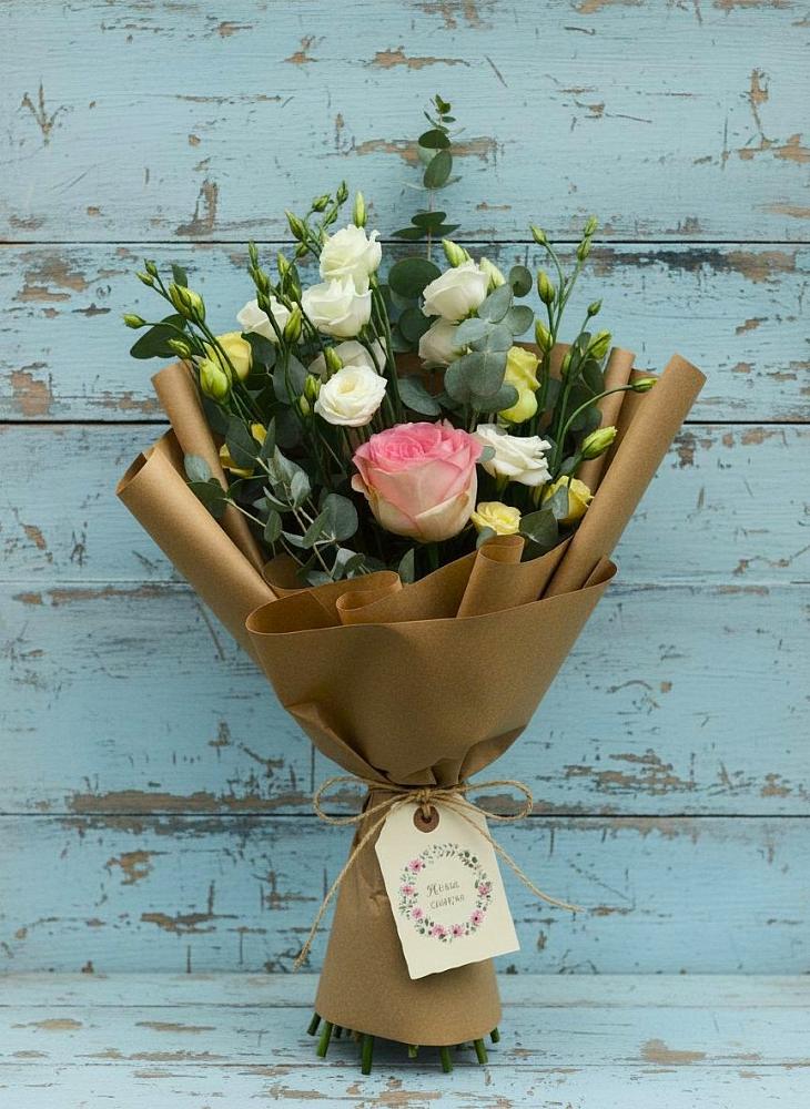 Букет цветов из: Розы и Лизиантусы в Сибирском