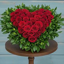 Цветочная композиция из Розы в виде сердца в Сибирском