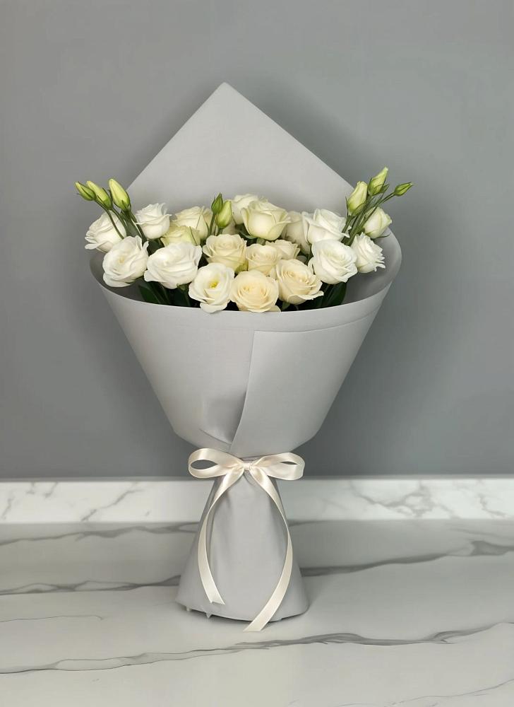 Букет цветов из: Розы и Лизиантусы в Сибирском