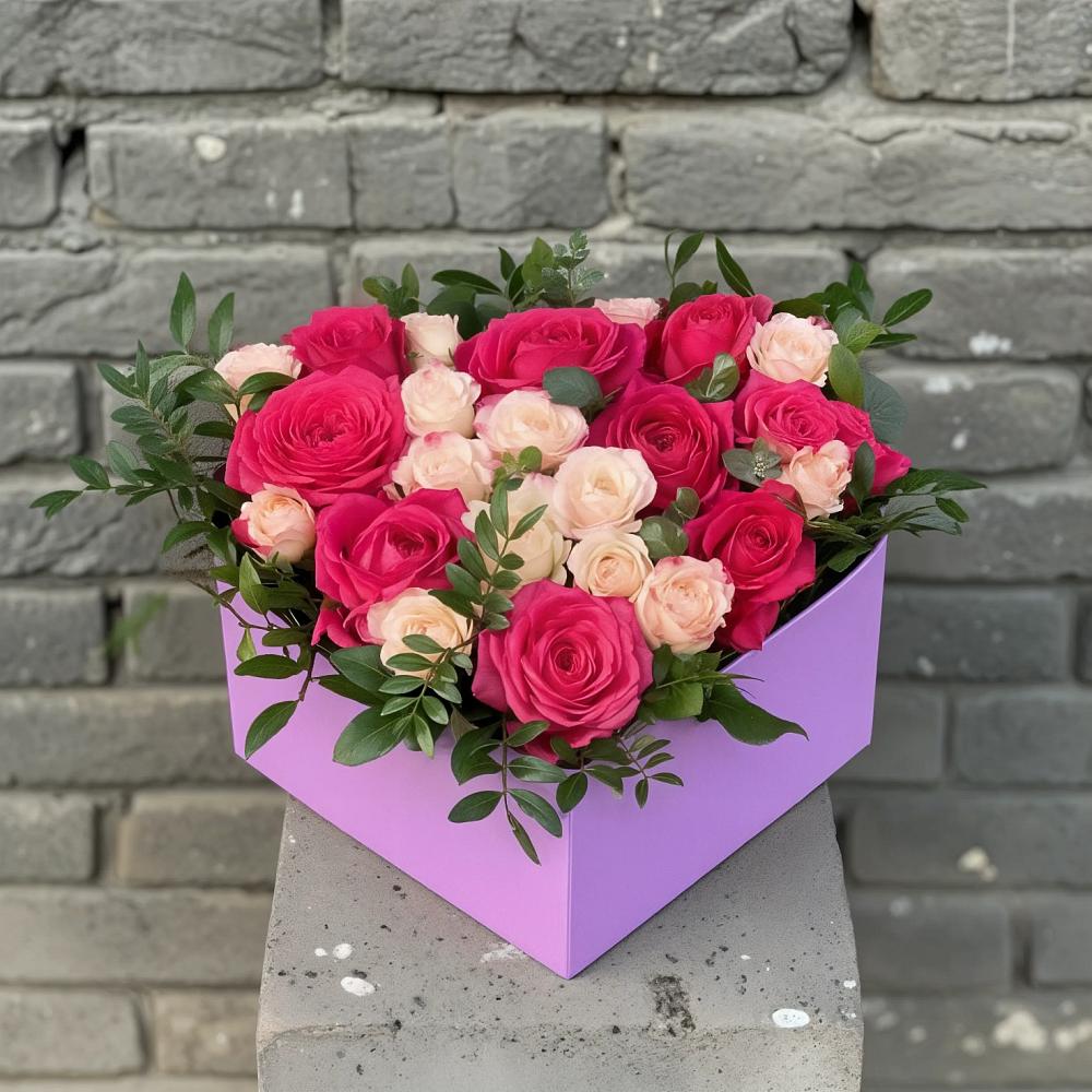 Цветочная композиция из Розы в коробке в Сибирском