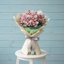 Букет цветов из:  Орхидеи и Розы #REPLACE_PRED# Сибирском