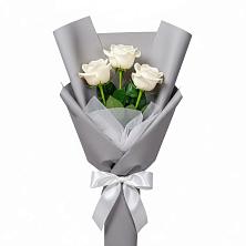 Букет 3 белые розы в Сибирском