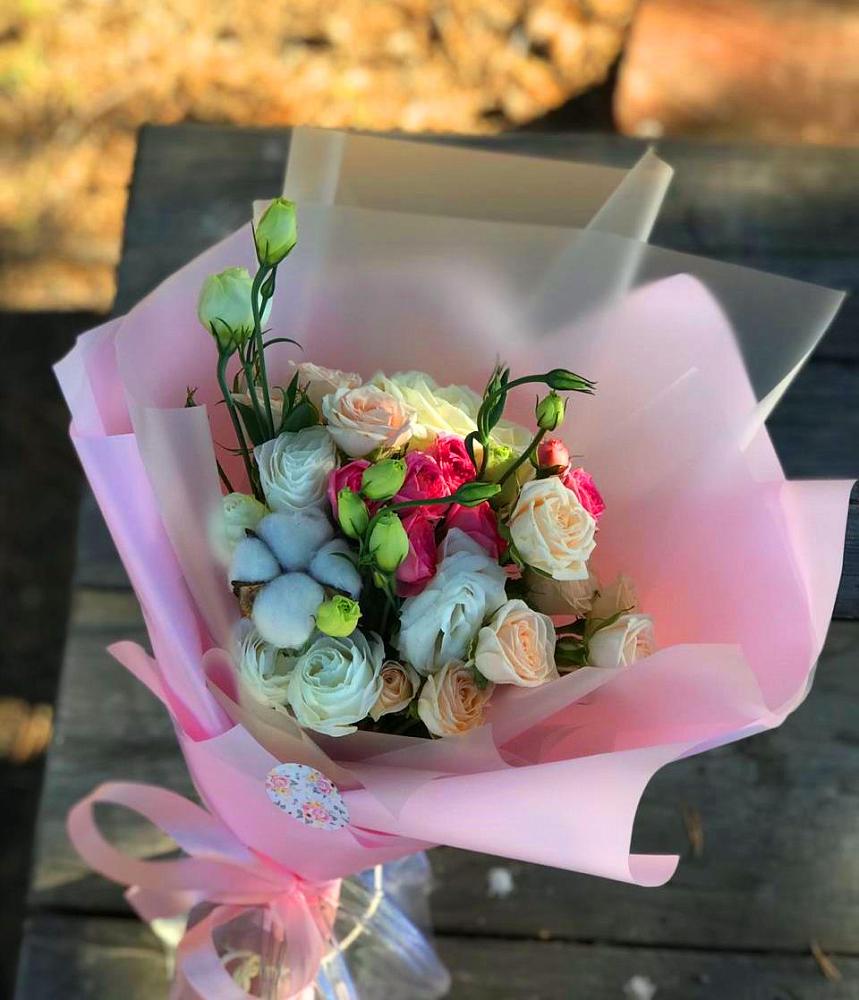 Букет цветов из: Розы и Лизиантусы в Сибирском