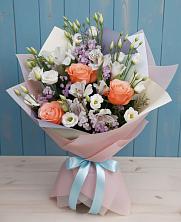 Букет цветов из:  Лизиантусы, Розы, Альстромерии и Гипсофила в Сибирском