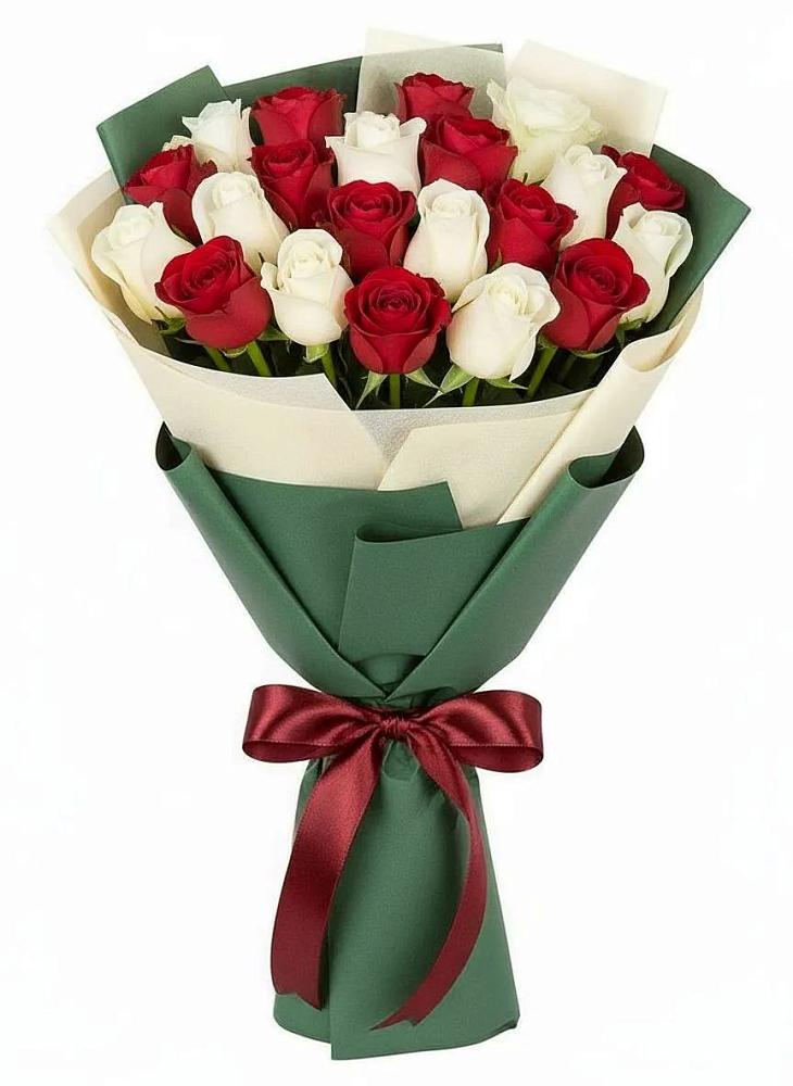 Букет Микс из красных и белых роз в Сибирском