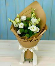 Букет цветов из:  Хризантемы и Лизиантусы в Сибирском