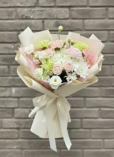 Букет цветов из:  Гвоздики, Розы, Лизиантусы и Хризантемы #REPLACE_PRED# Сибирском