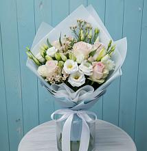Букет цветов из:  Розы и Лизиантусы в Сибирском