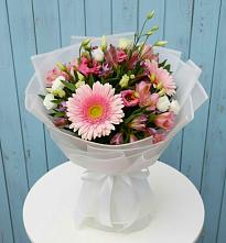 Букет цветов из:  Герберы, Альстромерии и Лизиантусы #REPLACE_PRED# Сибирском