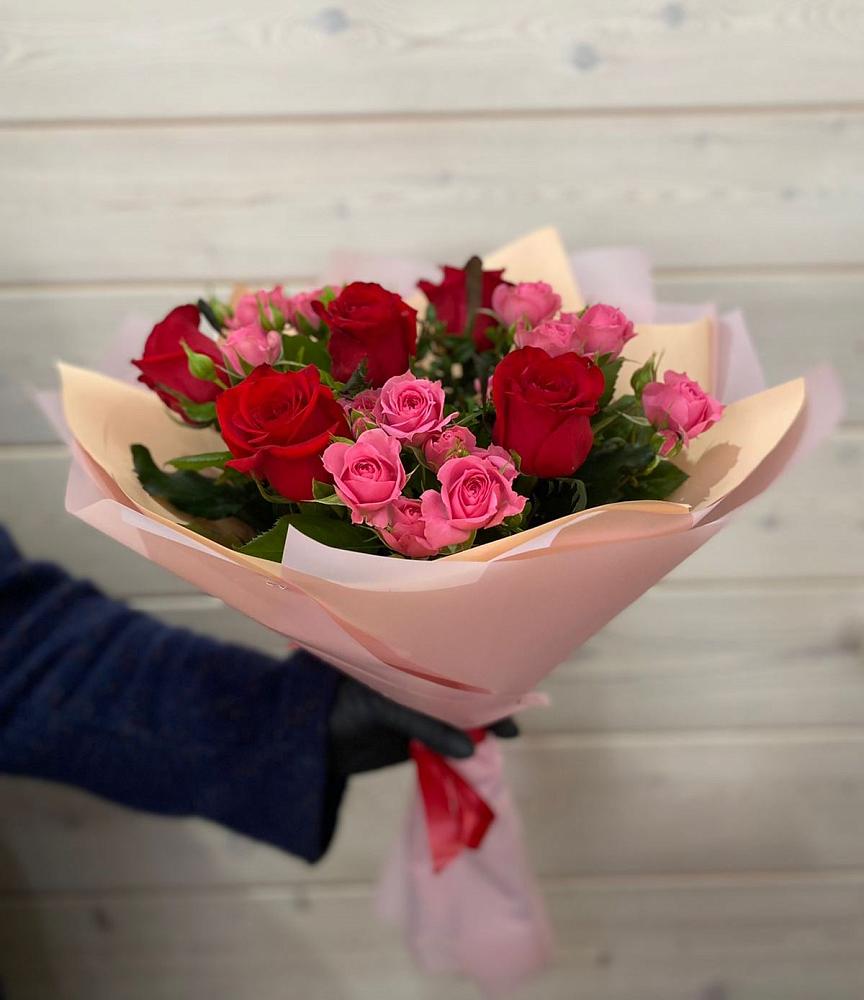 Букет цветов из: Розы в Сибирском
