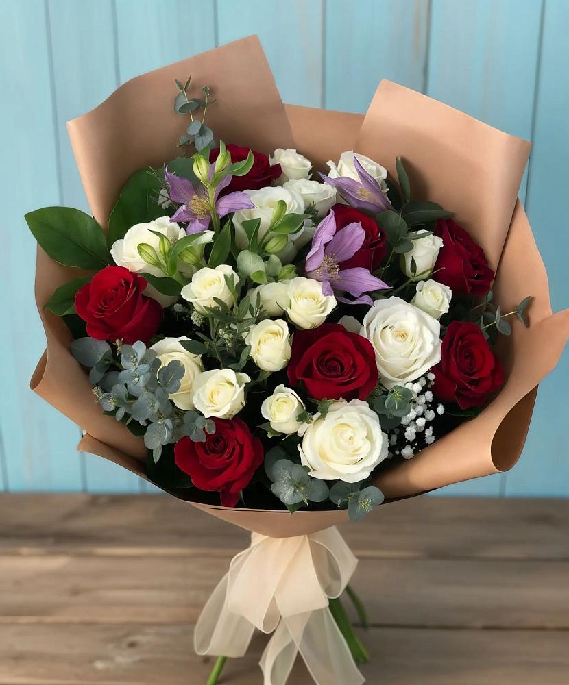 Букет цветов из: Розы и Альстромерии в Сибирском