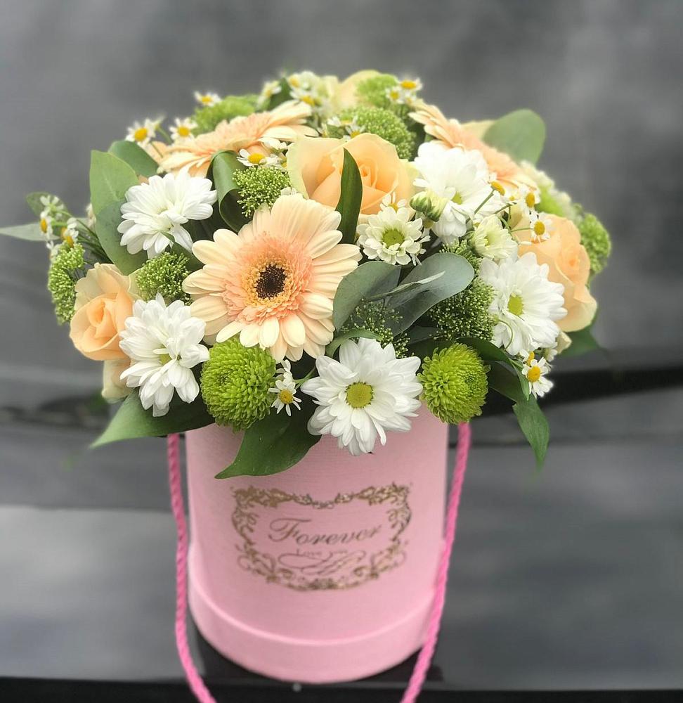 Цветочная композиция из Розы, Герберы и Хризантемы в шляпной коробке в Сибирском