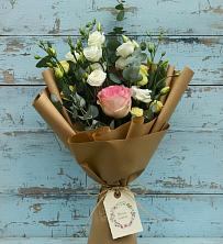 Букет цветов из:  Розы и Лизиантусы в Сибирском
