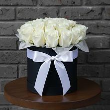 Цветочная композиция из Розы в шляпной коробке в Сибирском