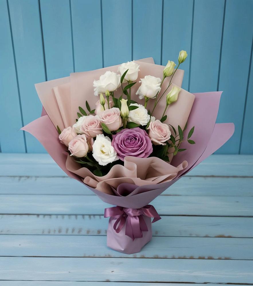 Букет цветов из: Розы и Лизиантусы в Сибирском