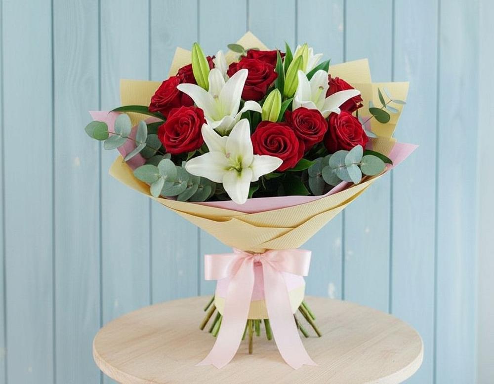 Букет цветов из: Лилии и Розы в Сибирском